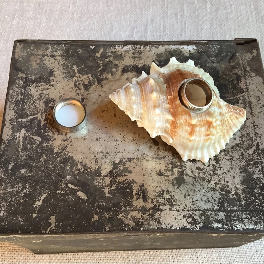 Shell Calligraphy Inkwell - Picture 3 of 4